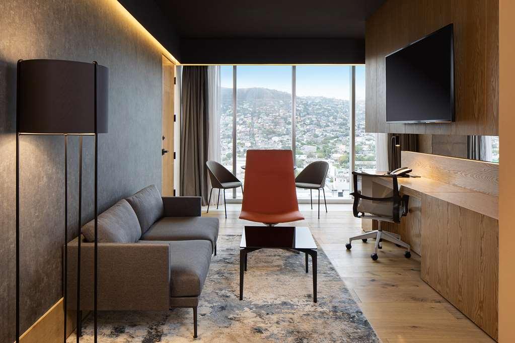 Galeria Plaza Monterrey Quarto foto A suite at the hotel