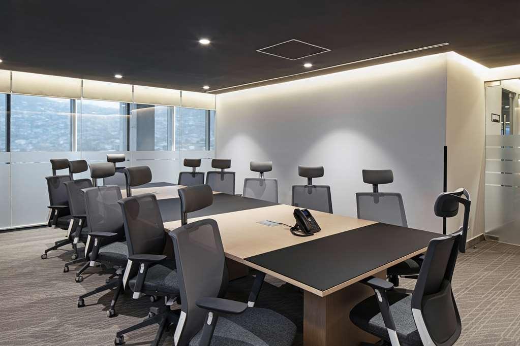 Galeria Plaza Monterrey Facilidades foto A typical meeting room