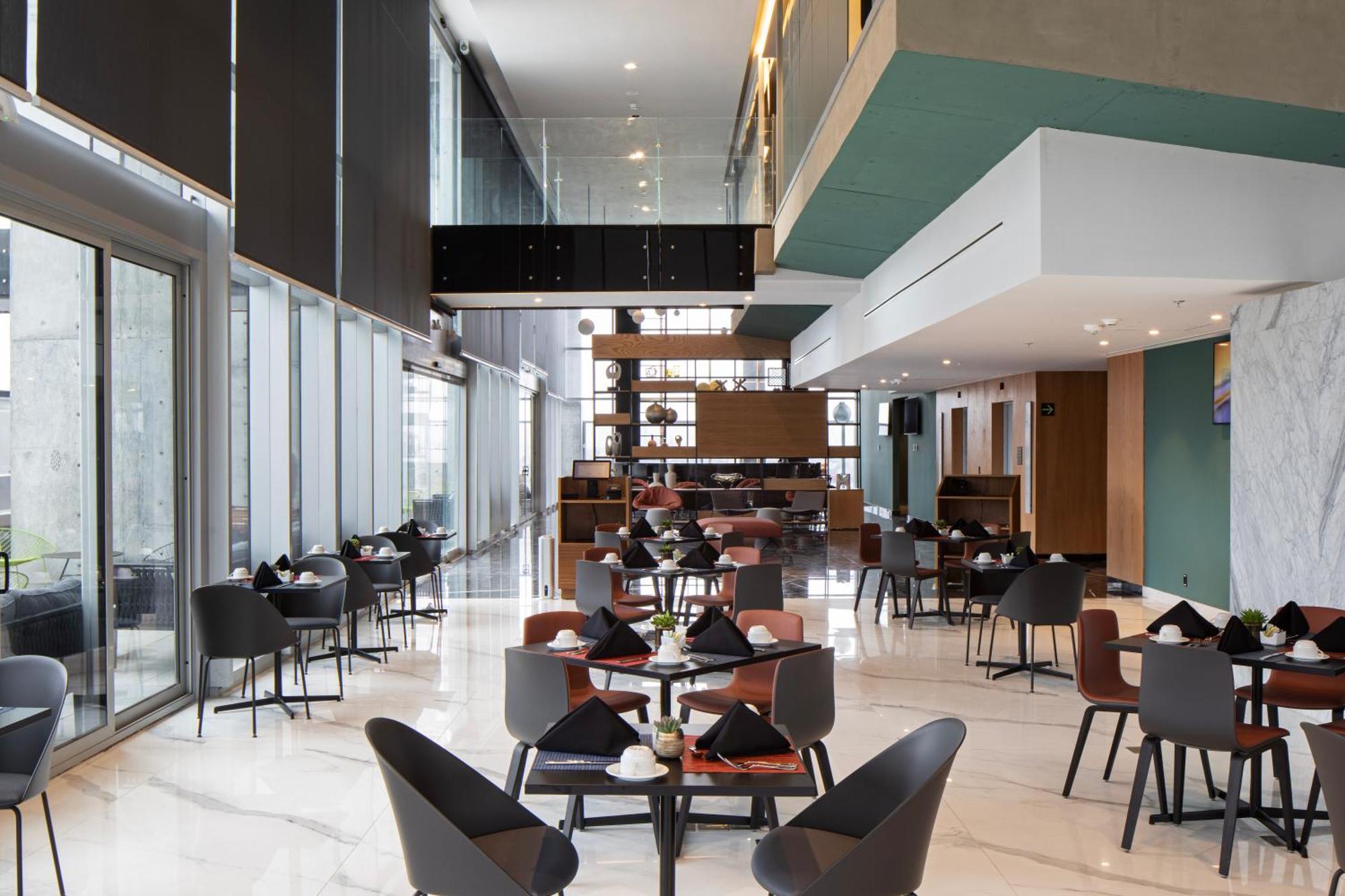 Galeria Plaza Monterrey Exterior foto The lounge at the airport