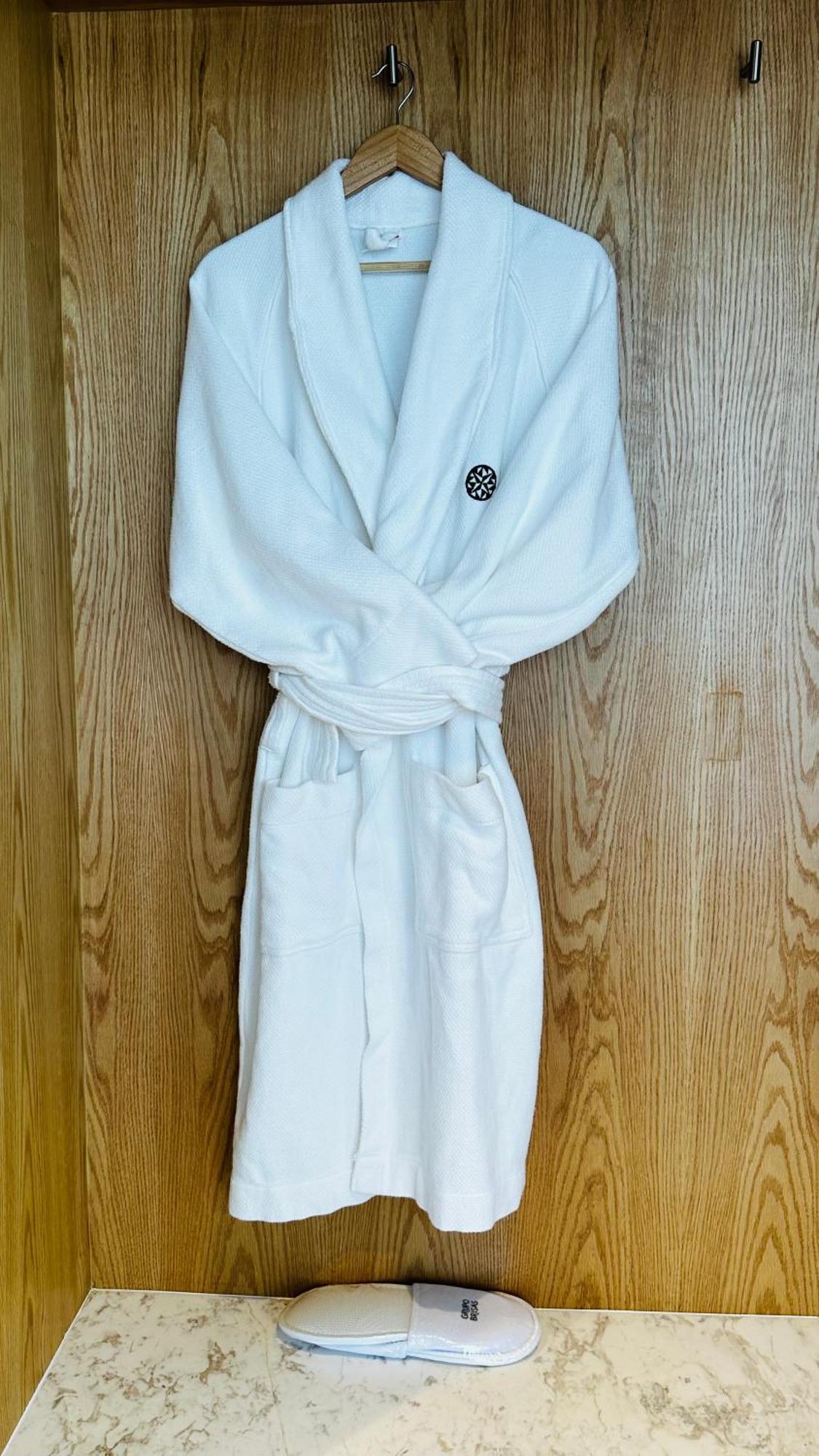 Galeria Plaza Monterrey Quarto foto A bathrobe